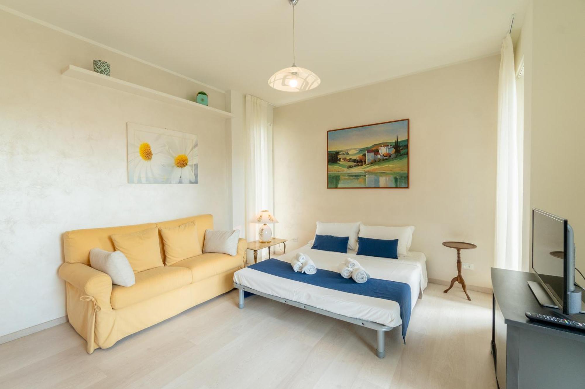 Iris Apartment *
